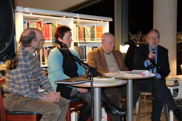 Fra forfattermøte i Buen kulturhus i Mandal 13. mars 2013. Fra venstre: Knut Heidem, Bjørg Øygarden, Gunvald Opstad og programleder Jan Kløvstad. Foto: Barb L. Håland.